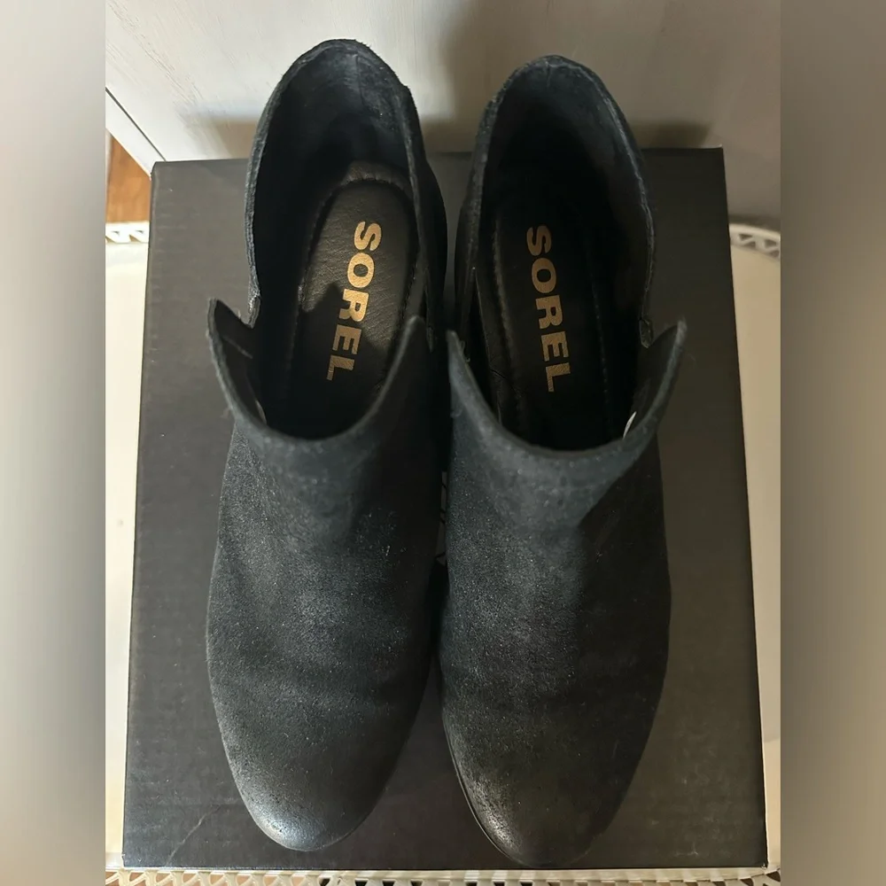 Sorel Lolla Cut-Out Leather Suede Booties Boots 9.5